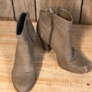 American Eagle ankle boots size 8
